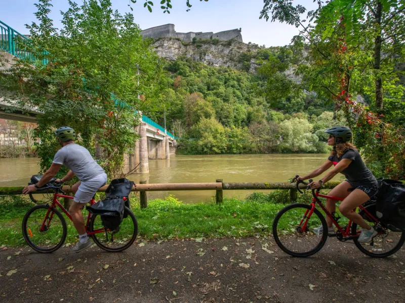 La citadelle de Besançon vue du Doubs