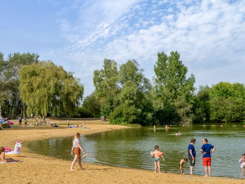 Baignade et plage au lac de Hommes