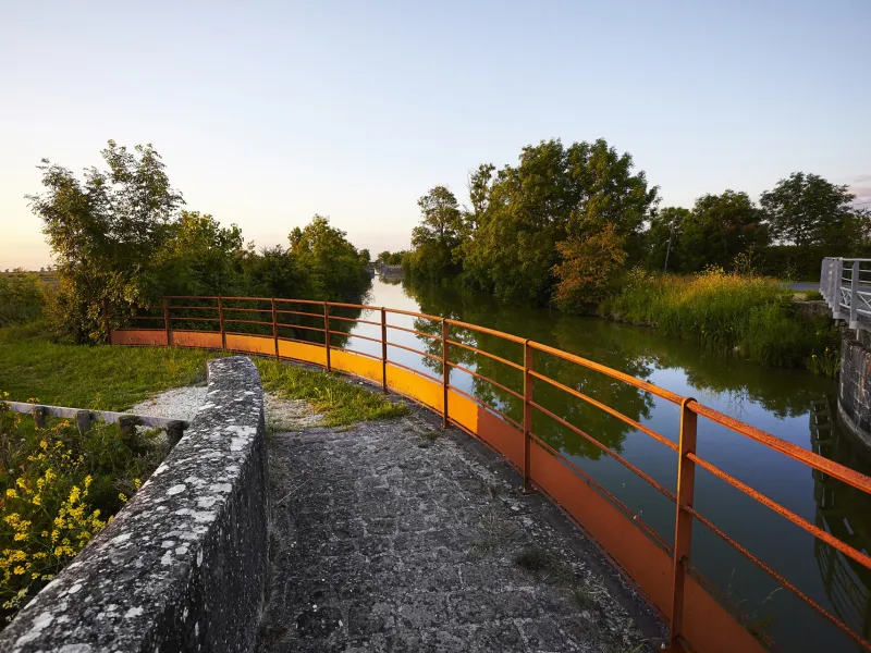 Canal de Marans à la Rochelle à vélo