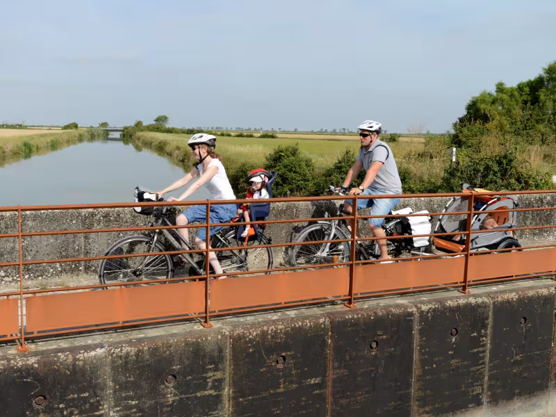 Canal de Marans à vélo en famille