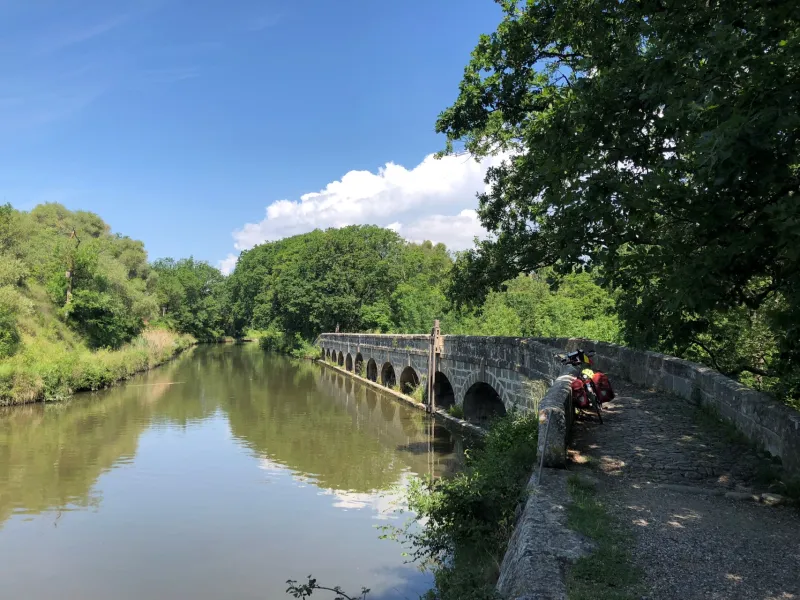 Le pont neuf de la Redorte sur le canal du Midi