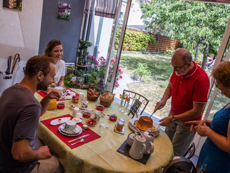 Petit déjeuner en chambre d'hôtes Accueil Vélo