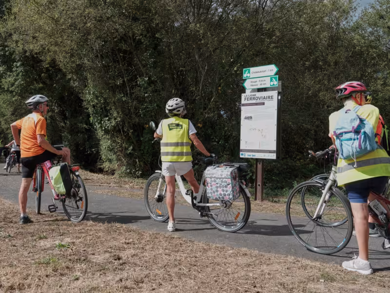 Cycliste sur la voie verte de Châteaubriant