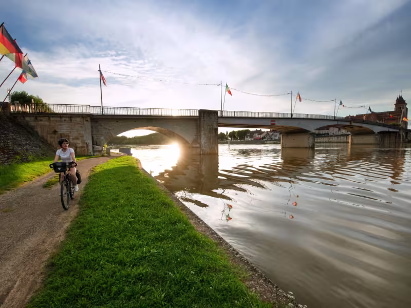 EuroVelo 6 et pont à St-Jean-de-Losne