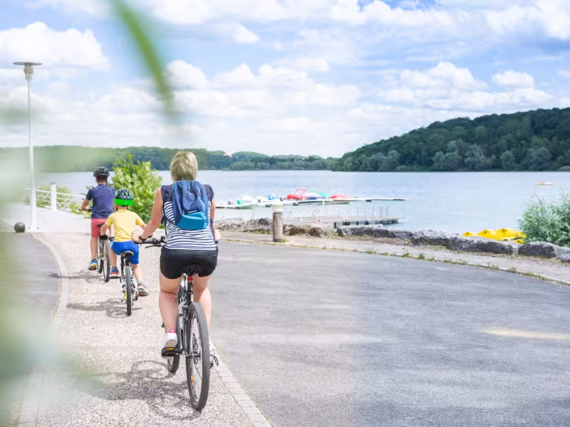 La Meuse à vélo au lac de Liez