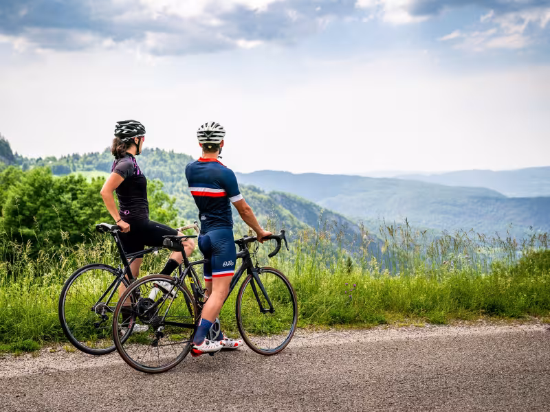Cyclos dans la montée de la Recula - Combe de Laisia