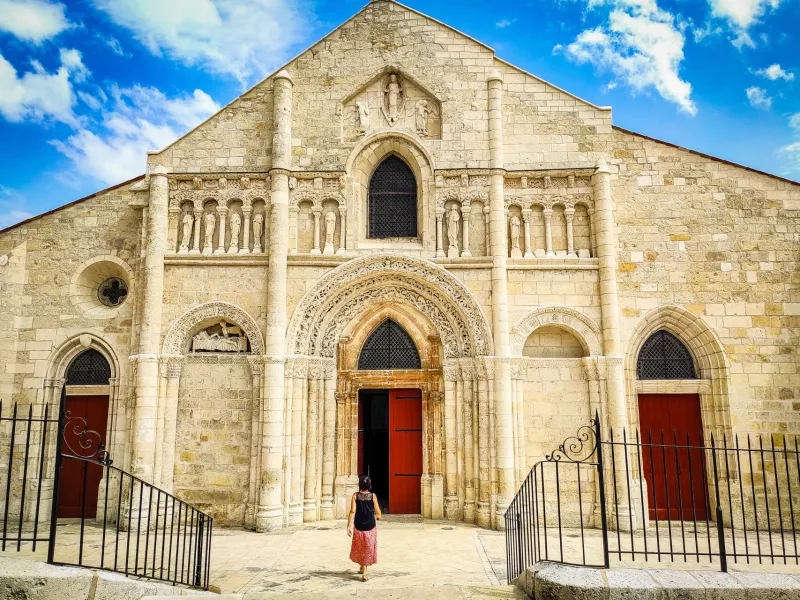 Façade de l'église de Verteuil