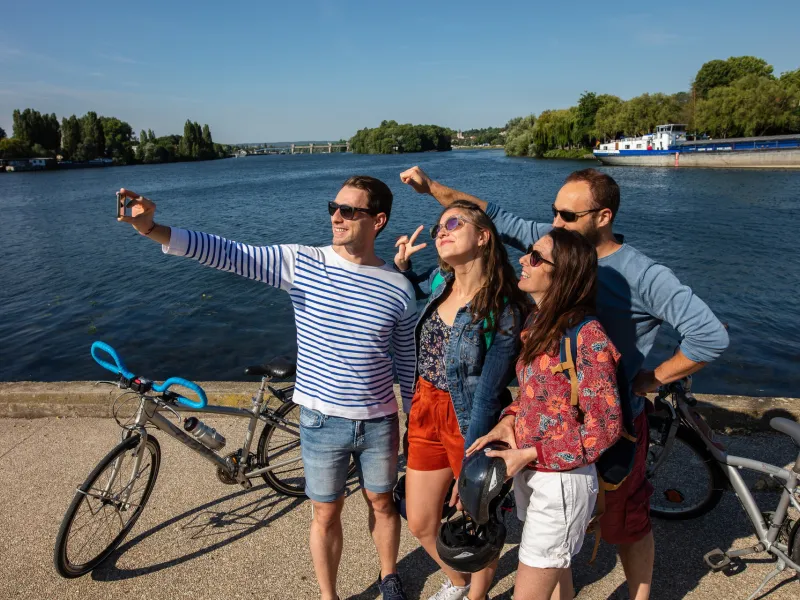 Fin d'étape vélo sur le port de Conflans-Sainte-Honorine