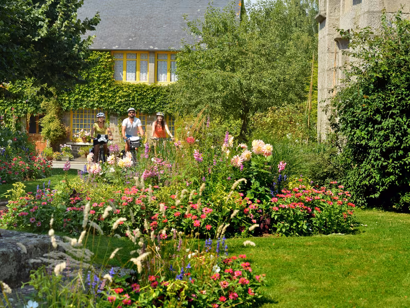 Jardins de St-Loup-du-Gast - La Vélo Francette