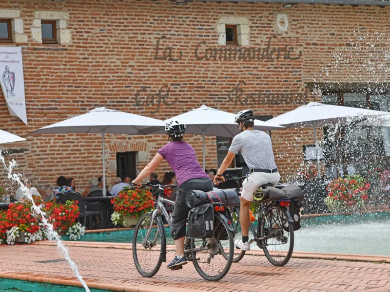 Cyclistes au Temple sur Lot