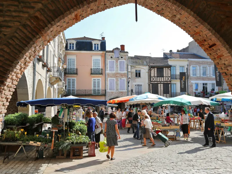 Marché de Villeneuve-sur-Lot - Vallée du Lot à vélo