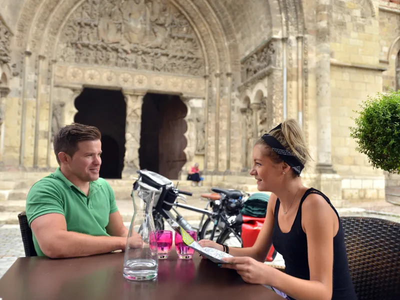 Devant le portail de l’abbatial de Moissac