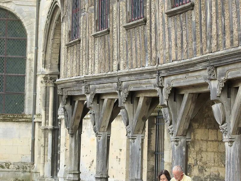 Cathédrale et bibliothèque du chapitre à Noyon