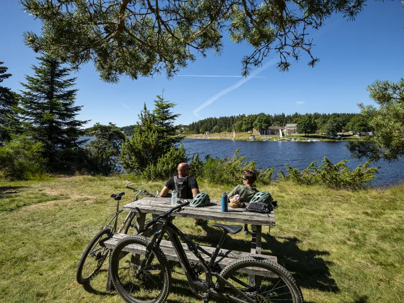 Pause pique-nique au Lac de Devesset