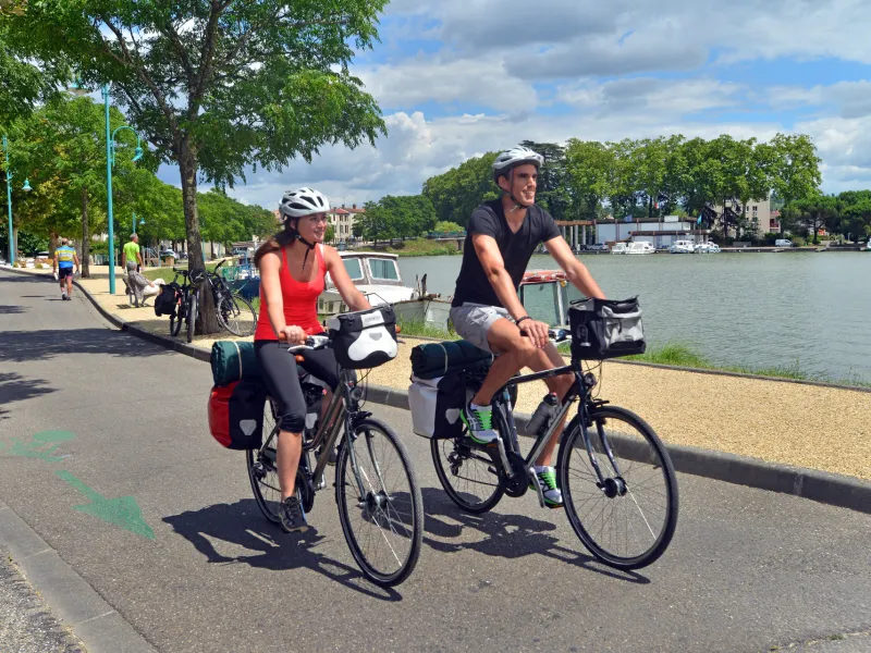 Sur le port d'Agen à vélo