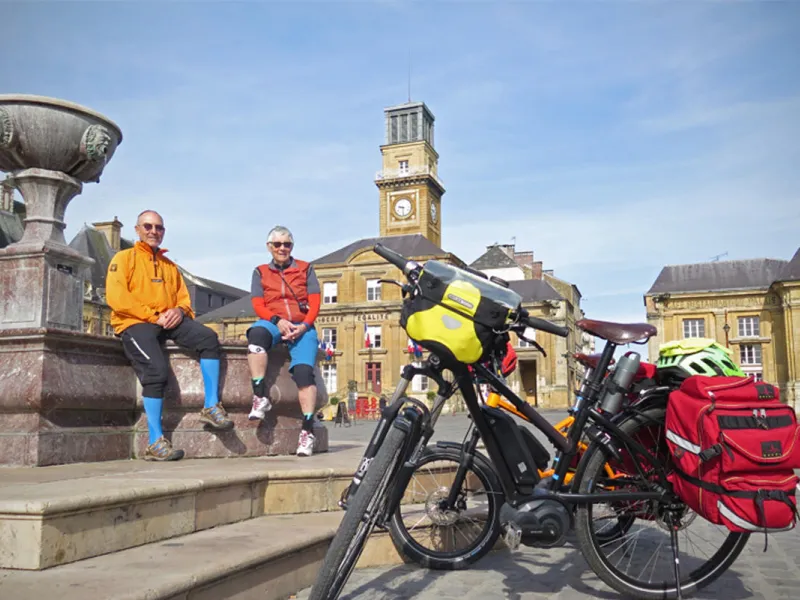 Place Ducale à Charleville-Mézières - Meuse à vélo