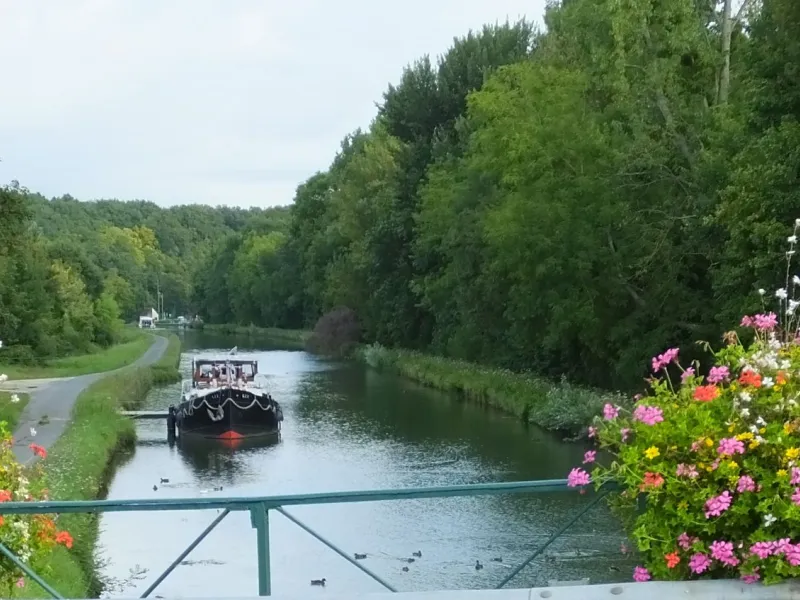 Pont de Nargis et tourisme fluvial