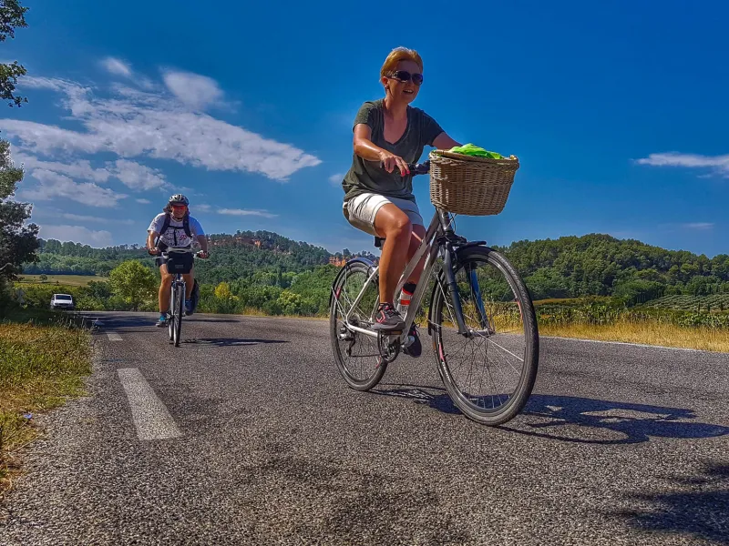 Cyclistes sur les routes de Provence