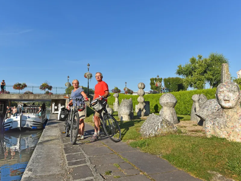 Sculptures en pierre à Briare - La Loire à vélo