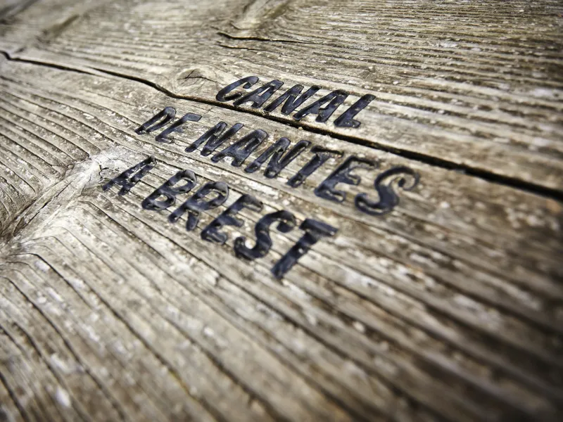 Signalétique sur le Canal de Nantes à Brest