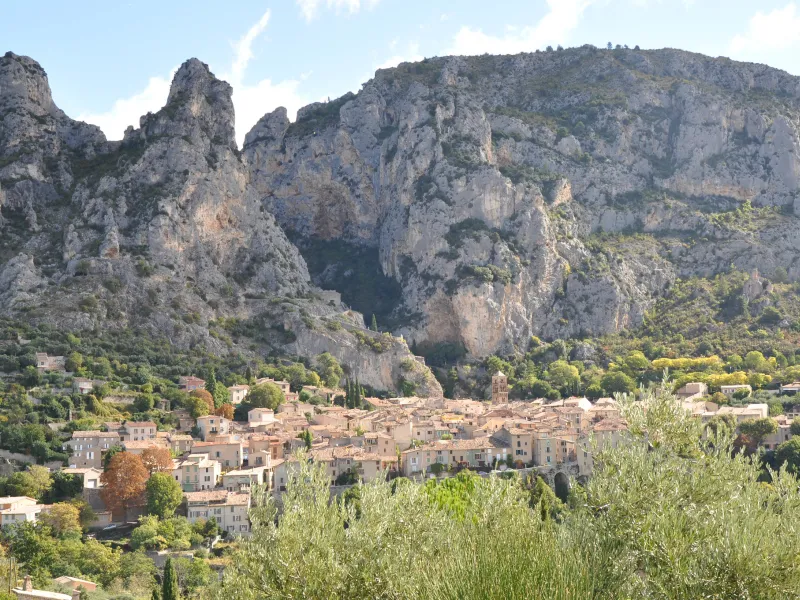 Village pittoresque sur GT TransVerdon VTT