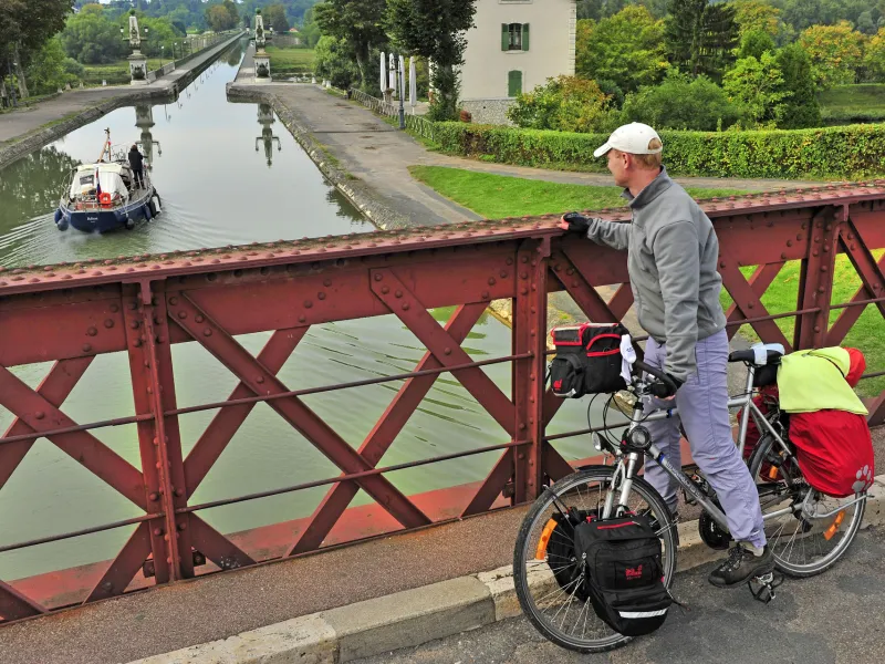 Traversée d'un pont à vélo après Briare - Loire à vélo