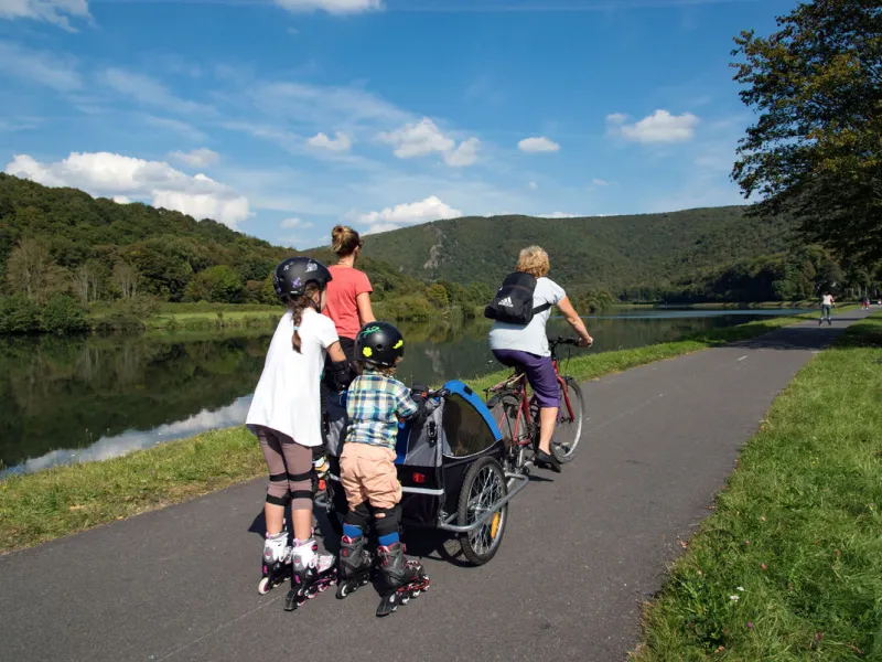 Vélo et roller en famille sur la voie verte Trans-Ardennes
