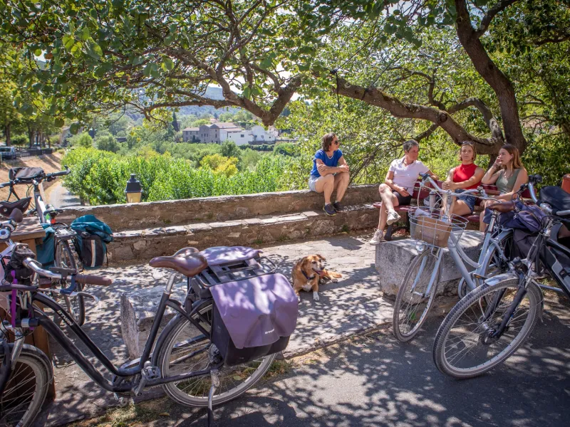 Pause ombragée sur La Véloccitanie