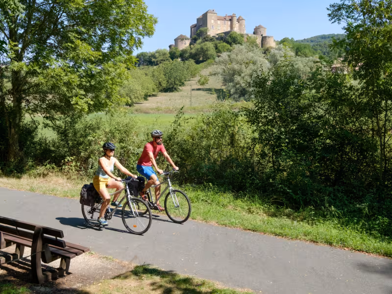 Vue sur le château de Berzé-le-Châtel
