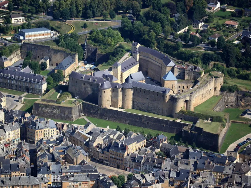 Vue aérienne du Château de Sedan - Voie verte Trans-Ardennes