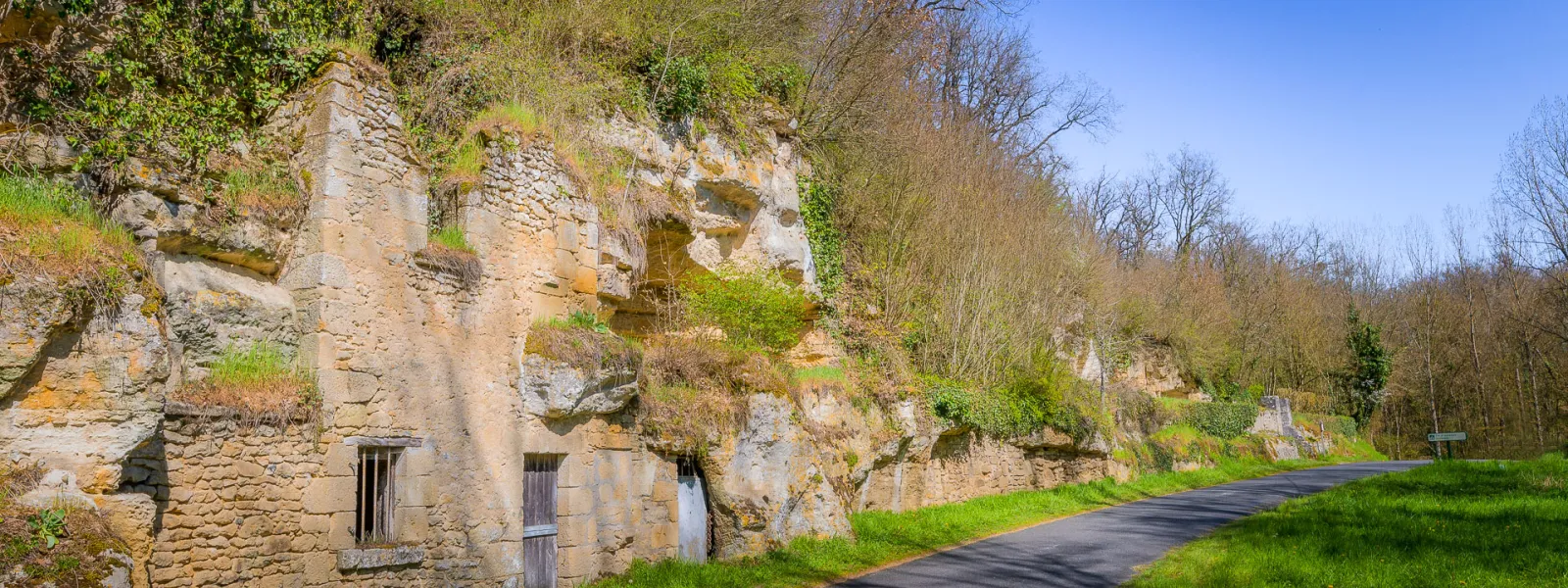 Les troglos de la vallée de Courtineau