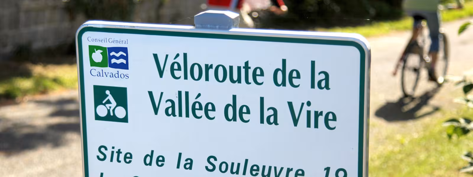 Panneau de la véloroute de la Vallée de la Vire - Tour de Manche