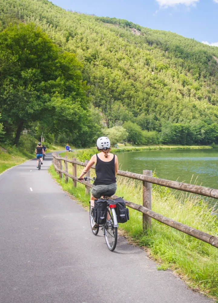 Voie verte sur l'itinéraire de la Meuse à vélo vers Monthermé