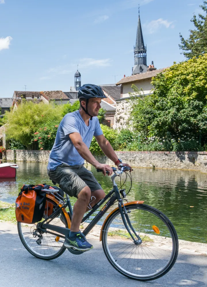 Cyclistes sur la Vallée du Loir à vélo à Bonneval