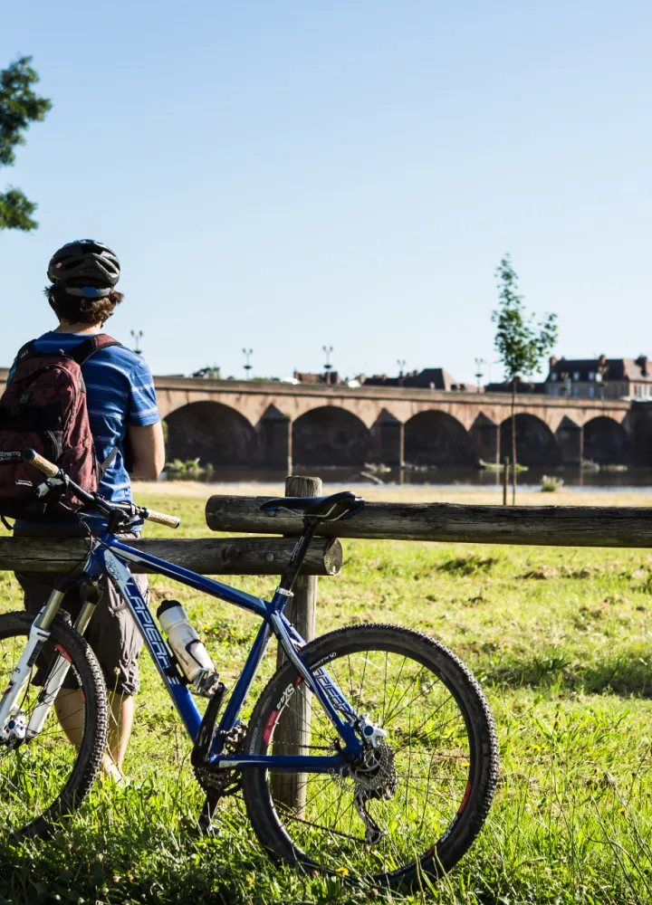 Bord de l'Allier à VTT au départ de Moulins