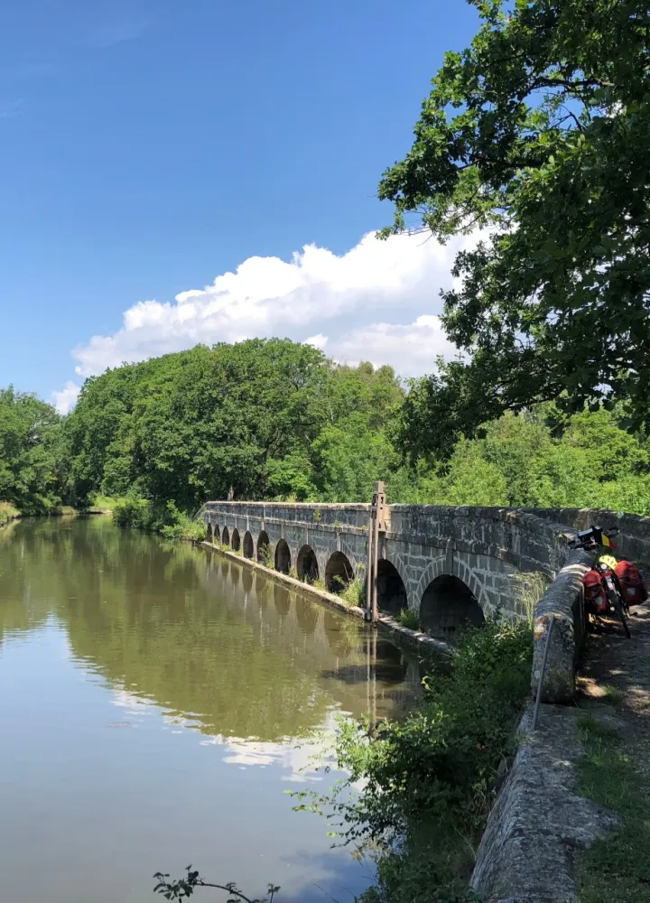 Le pont neuf de la Redorte sur le canal du Midi