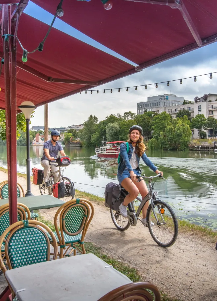 Vélos devant la guinguette de l'île de Chatou