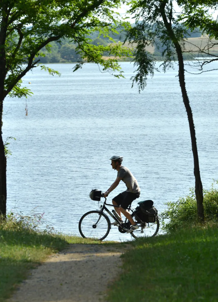 Une baignade au lac du Cébron 