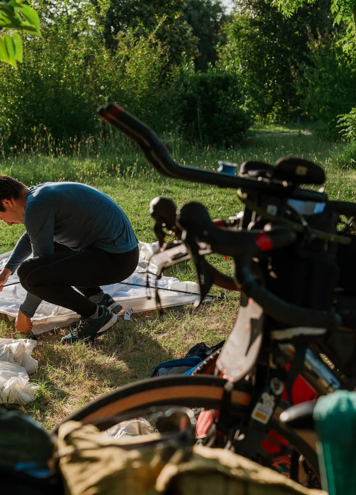 Montage de la tente - Voyage à vélo