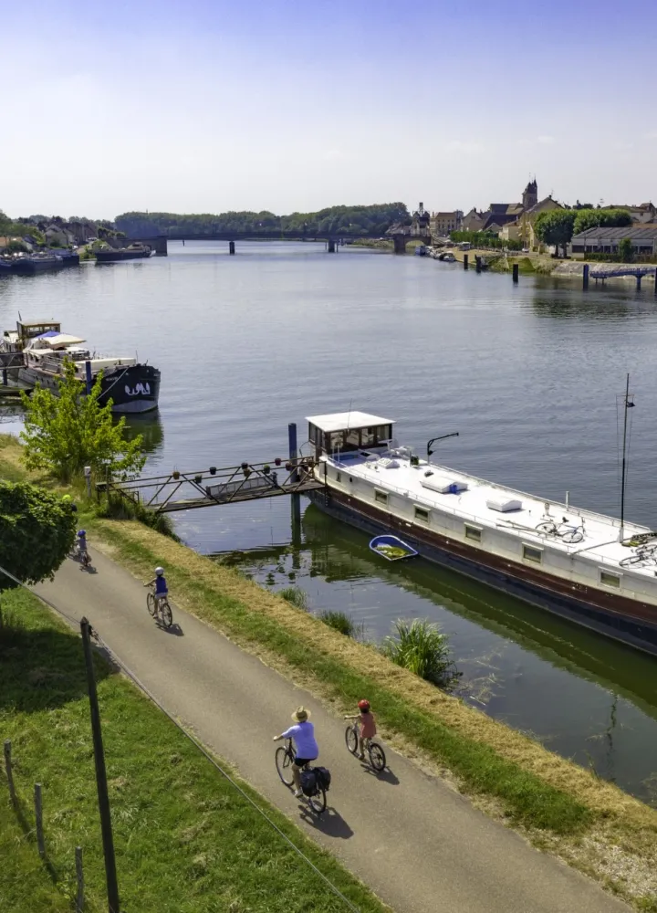 Péniche et port de Saint-de-Losne