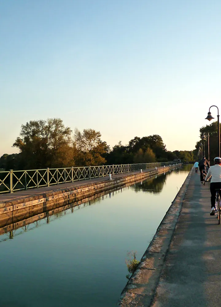 Pont-canal de Digoin à vélo - EuroVelo 6