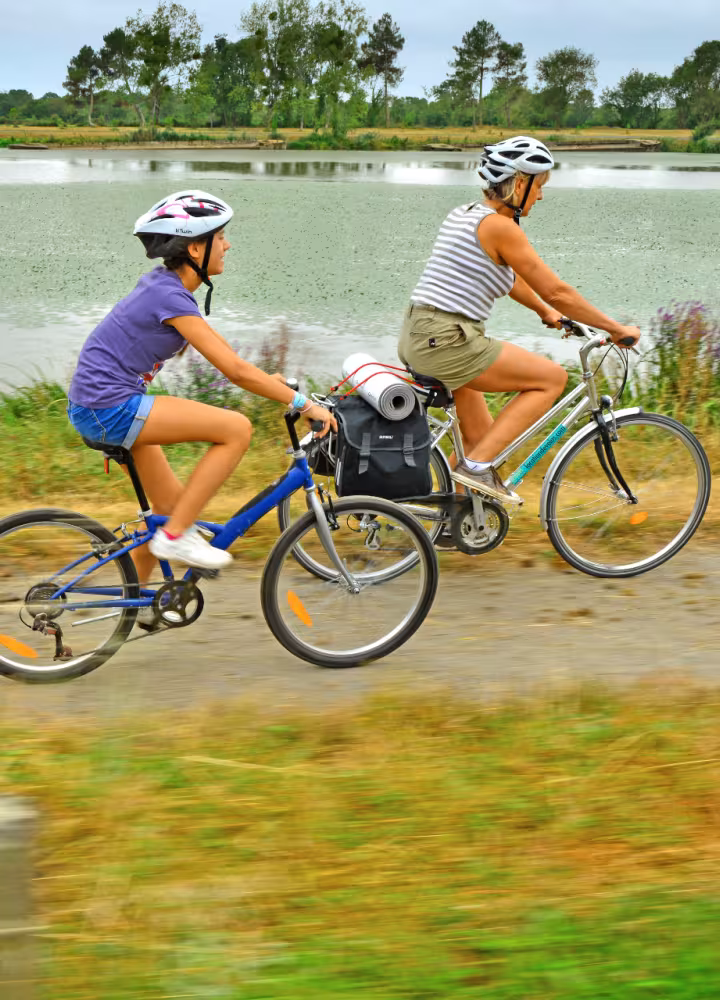 Vélo en famille sur le Canal de la Martinière - Le Pellerin
