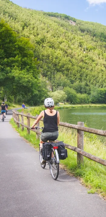 Voie verte sur l'itinéraire de la Meuse à vélo vers Monthermé