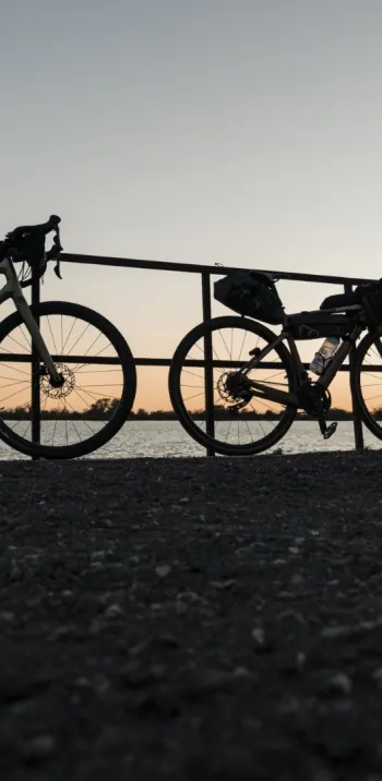 Coucher de soleil sur ViaRhôna à Port Saint Louis du Rhône - Gravel