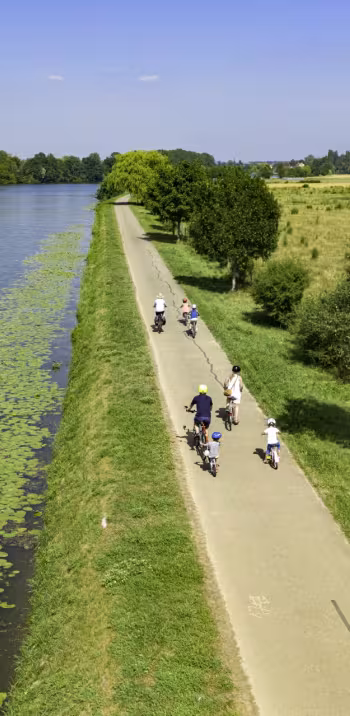 Sur la Voie Bleue en arrivant à Saint-Jean-de-Losne