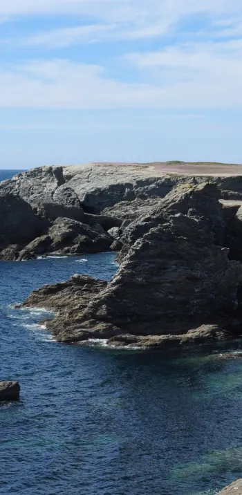 falaise-phare-des-poulains.jpg