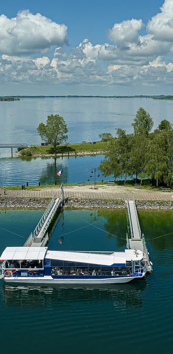 Embarcadère sur le lac du der