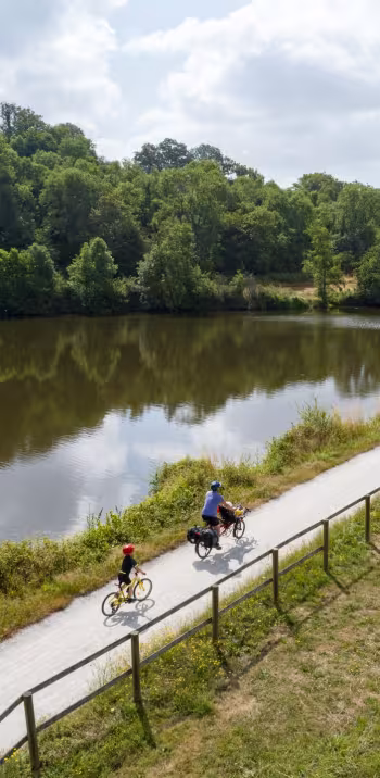Sur la voie verte du chemin de halage en Mayenne