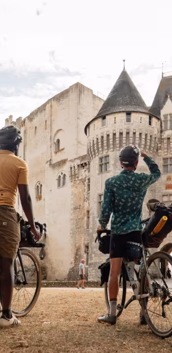 Arrivée au château de Nogent-le-Rotrou sur La Véloscénie
