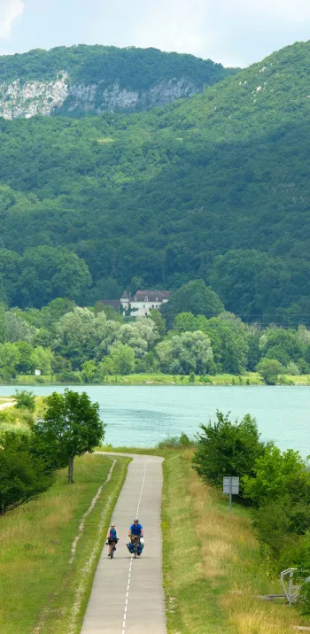Piste cyclable le long du Rhône
